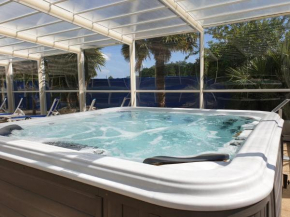 Maison accueillante avec piscine partagée à Meursac + Spa
